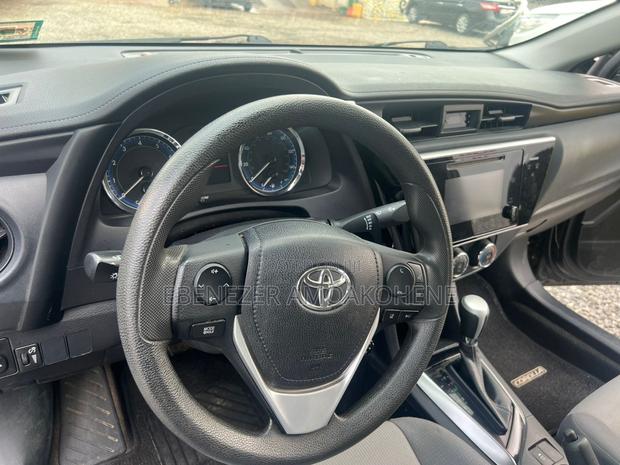 Toyota Corolla L 4dr Sedan (1.8L 4cyl CVT) 2017 Black photo 11