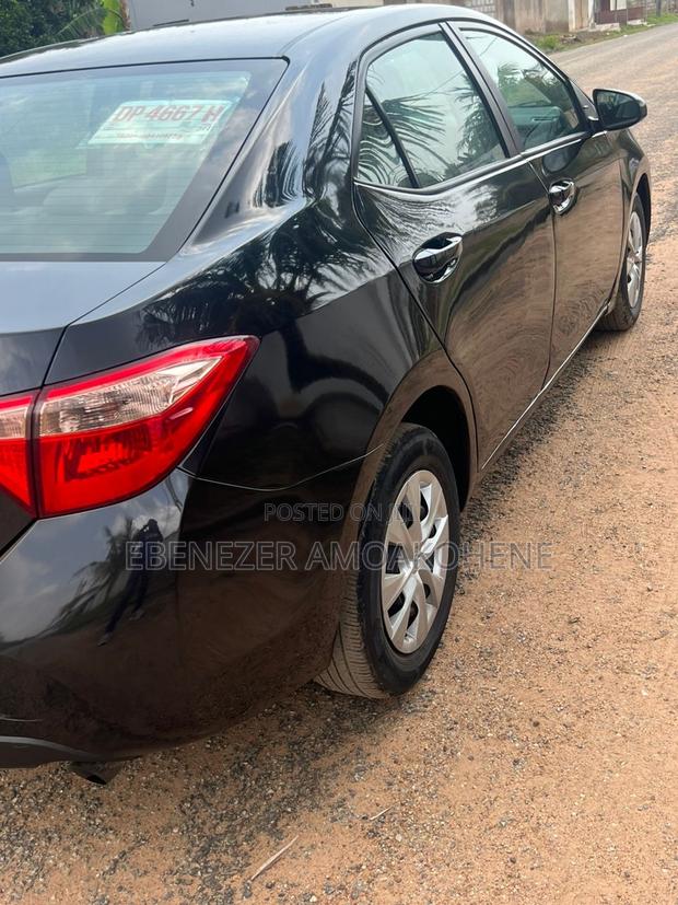 Toyota Corolla L 4dr Sedan (1.8L 4cyl CVT) 2017 Black photo 10