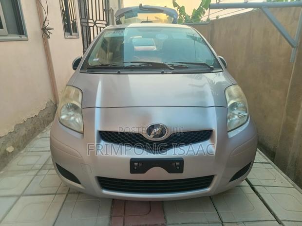 Toyota Vitz 1.3 FWD 5dr 2010 Silver