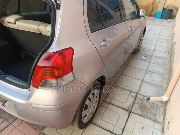 Toyota Vitz 1.3 FWD 5dr 2010 Silver photo 7