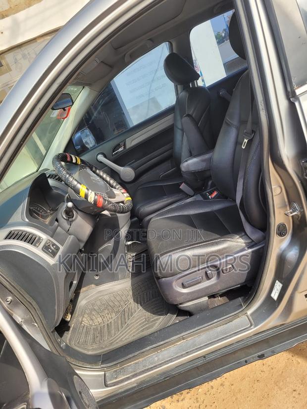 Honda CR-V 2010 Silver photo 2