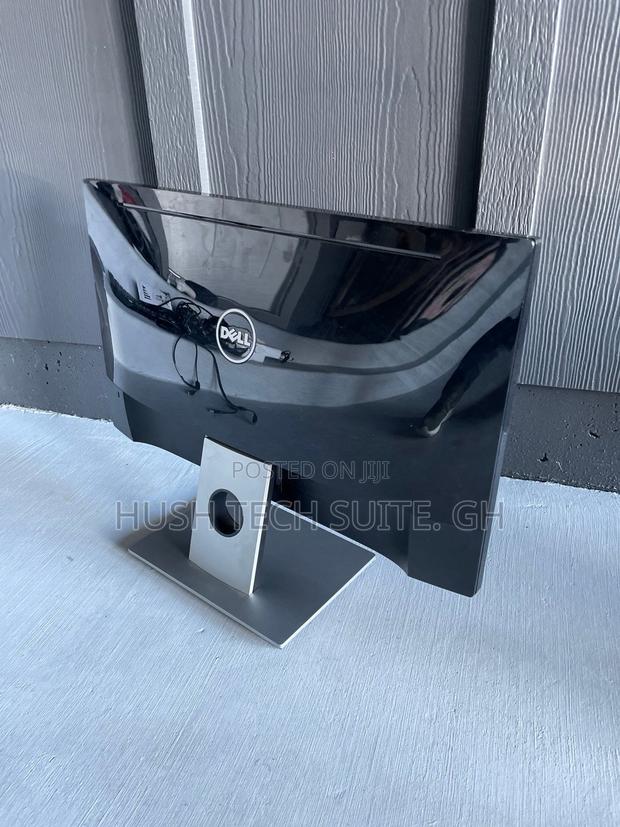 Dell 24” Ips Display Glossy Back Monitor photo 2