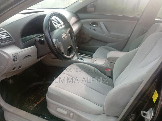Toyota Camry LE 4dr Sedan (2.5L 4cyl 6A) 2011 Black photo 3