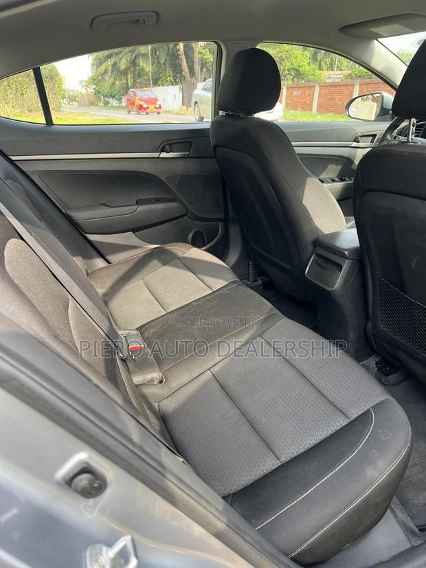 Hyundai Elantra 2017 Gray photo 5