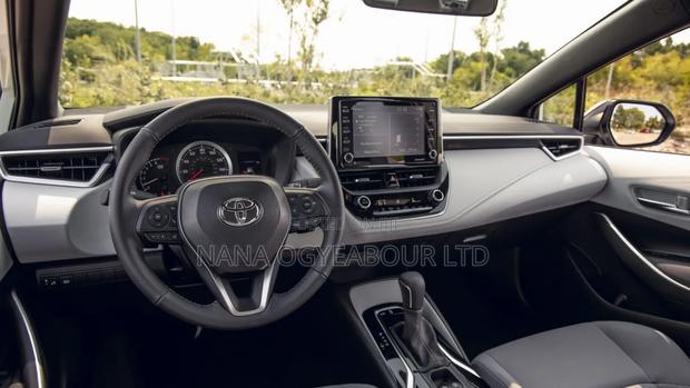 Toyota Corolla LE 2021 Red