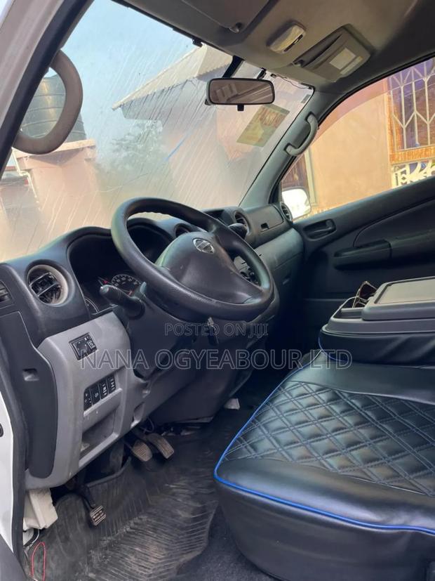 Nissan Caravan (Urvan) 2013 White