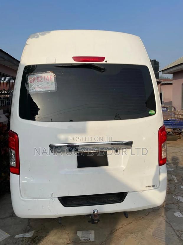 Nissan Caravan (Urvan) 2013 White