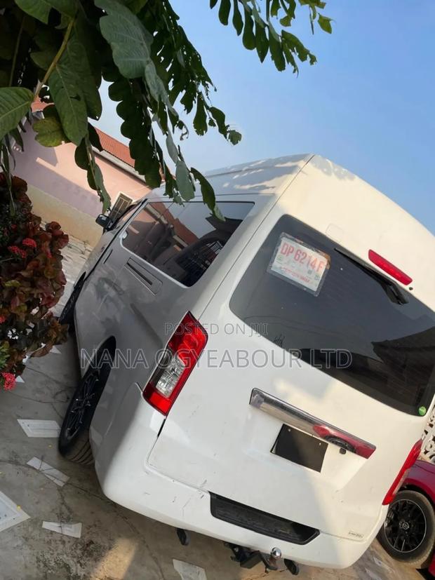 Nissan Caravan (Urvan) 2013 White