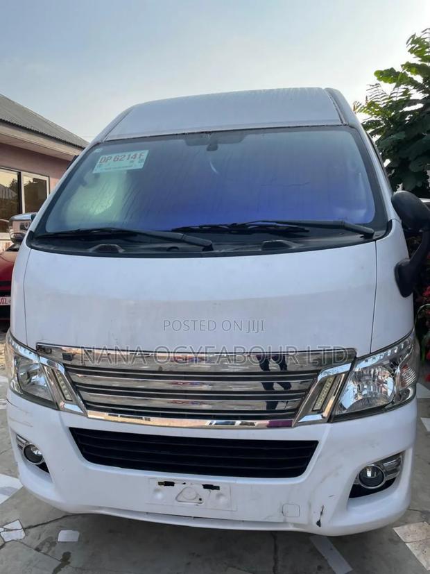 Nissan Caravan (Urvan) 2013 White
