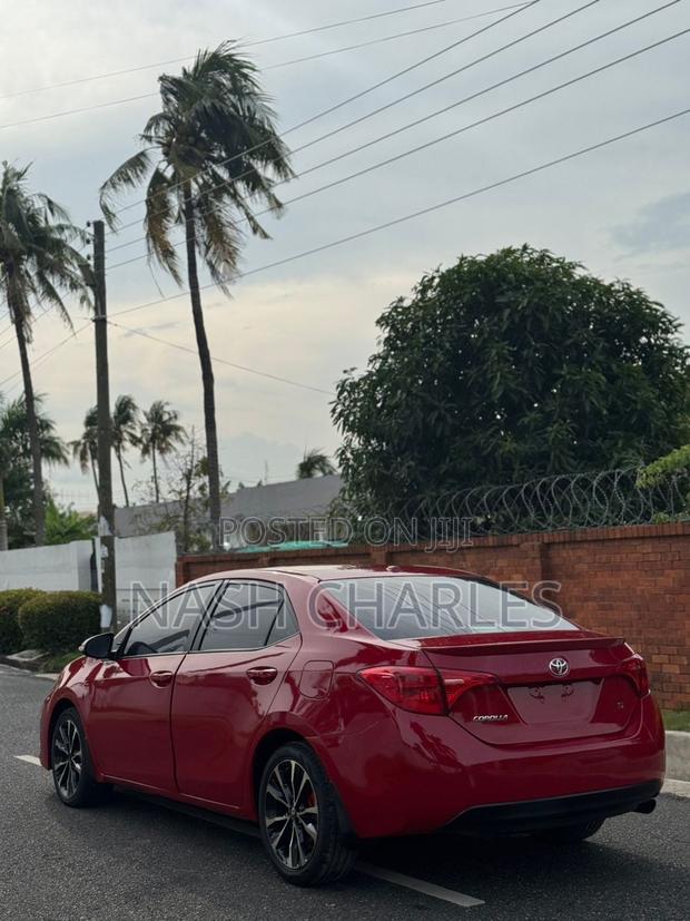 Toyota Corolla SE 4dr Sedan (1.8L 4cyl Manual) 2017 Red