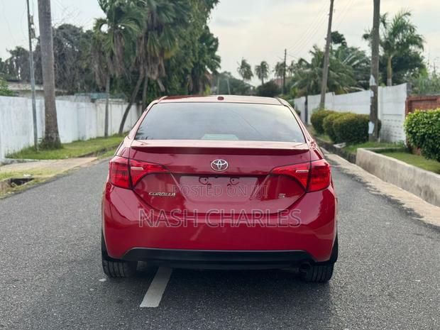 Toyota Corolla SE 4dr Sedan (1.8L 4cyl Manual) 2017 Red
