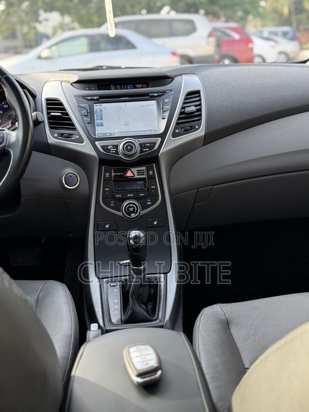 Hyundai Elantra Limited 4dr Sedan (1.8L 4cyl 6A) 2015 Black photo 9