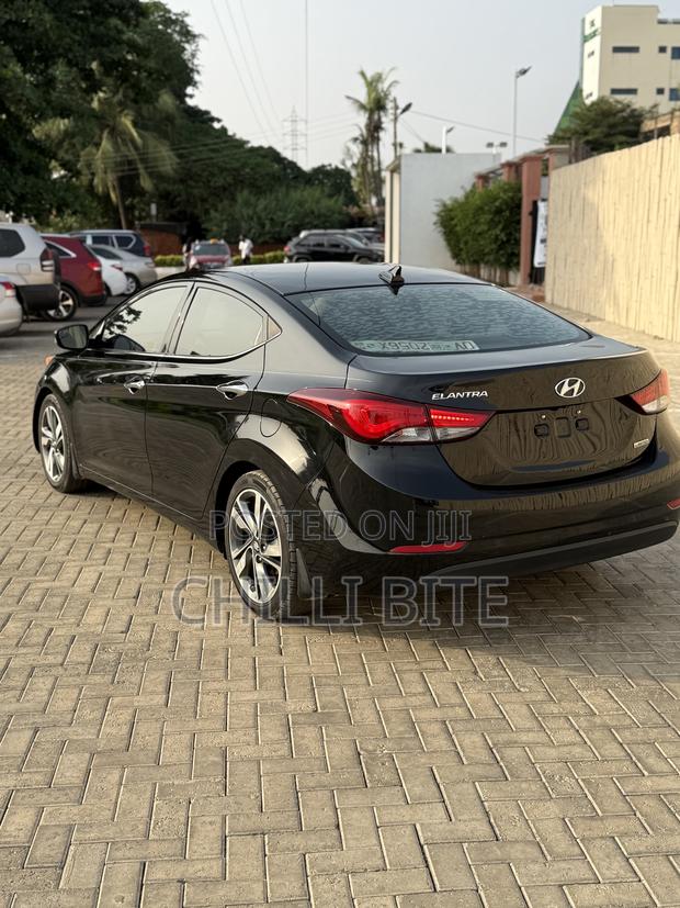 Hyundai Elantra Limited 4dr Sedan (1.8L 4cyl 6A) 2015 Black photo 4