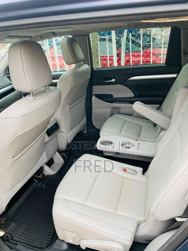 Toyota Highlander XLE V6 4x2 (3.5L 6cyl 6A) 2016 Blue