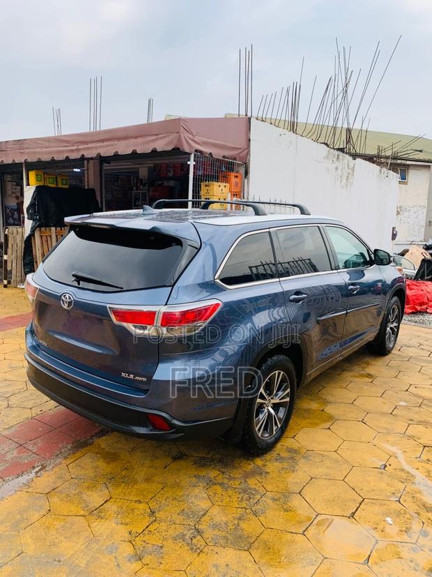 Toyota Highlander XLE V6 4x2 (3.5L 6cyl 6A) 2016 Blue