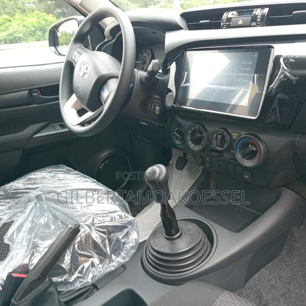 Toyota Hilux 2025 Black