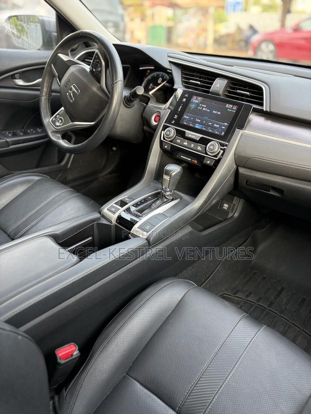 Honda Civic Touring 4dr Sedan (1.5L 4cyl) 2017 Gray