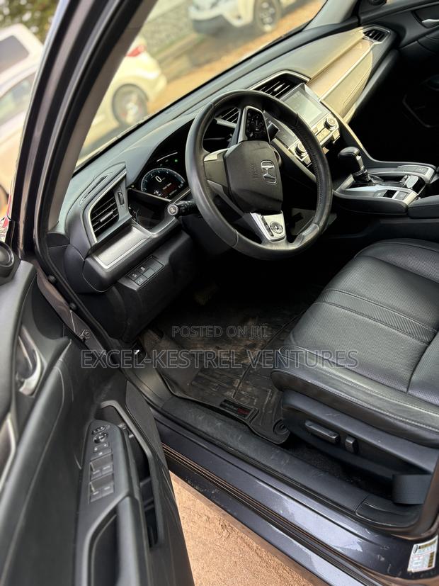 Honda Civic Touring 4dr Sedan (1.5L 4cyl) 2017 Gray