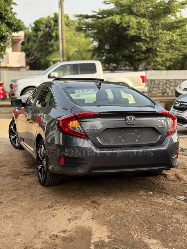Honda Civic Touring 4dr Sedan (1.5L 4cyl) 2017 Gray