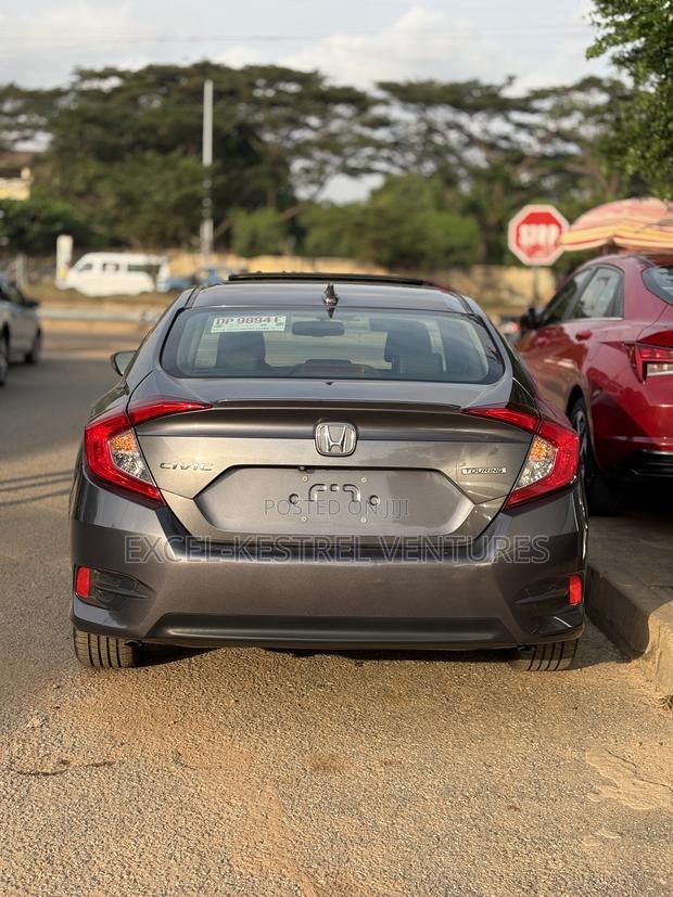 Honda Civic Touring 4dr Sedan (1.5L 4cyl) 2017 Gray