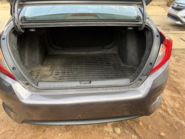 Honda Civic Touring 4dr Sedan (1.5L 4cyl) 2017 Gray