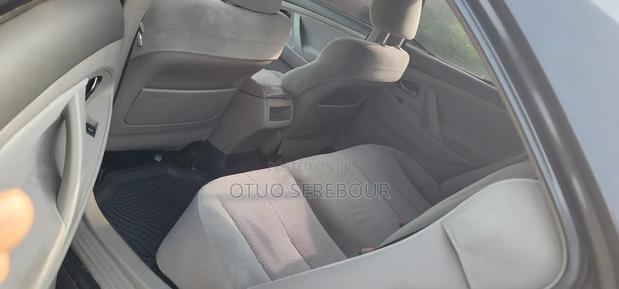 Toyota Camry LE 4dr Sedan (2.5L 4cyl 6AM) 2010 Black photo 8