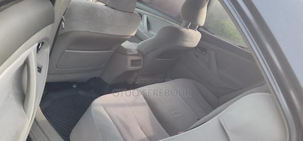 Toyota Camry LE 4dr Sedan (2.5L 4cyl 6AM) 2010 Black photo 11