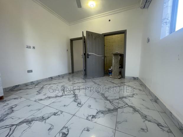 2bdrm Apartment in Garnet Properties, Madina for rent photo 12