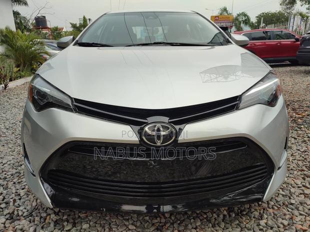 Toyota Corolla LE Eco (1.8L 4cyl 2A) 2018 Silver