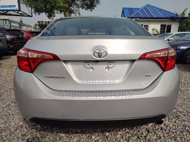 Toyota Corolla LE Eco (1.8L 4cyl 2A) 2018 Silver
