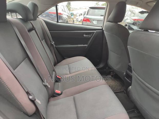 Toyota Corolla LE Eco (1.8L 4cyl 2A) 2018 Silver