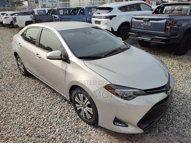 Toyota Corolla LE Eco (1.8L 4cyl 2A) 2018 Silver
