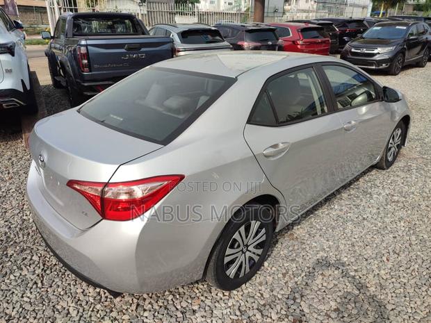 Toyota Corolla LE Eco (1.8L 4cyl 2A) 2018 Silver