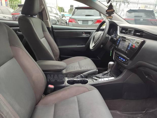 Toyota Corolla LE Eco (1.8L 4cyl 2A) 2018 Silver