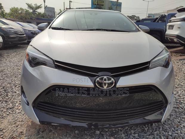 Toyota Corolla LE Eco (1.8L 4cyl 2A) 2018 Silver