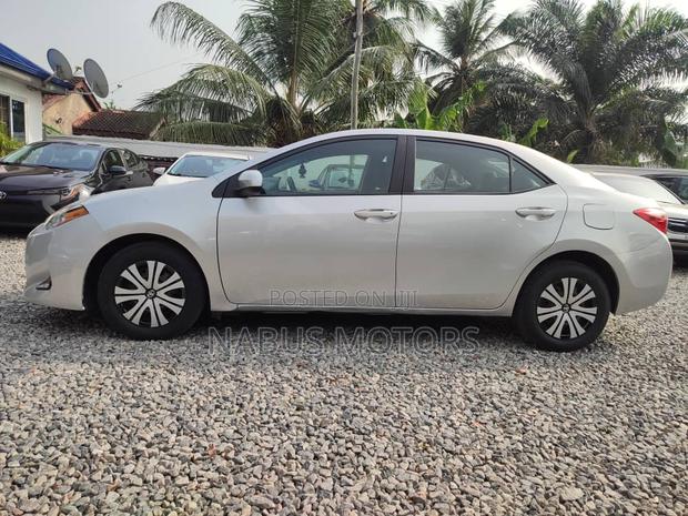 Toyota Corolla LE Eco (1.8L 4cyl 2A) 2018 Silver