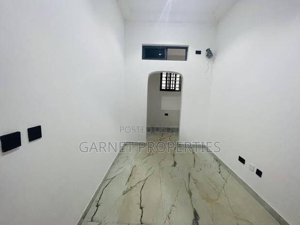 2bdrm Apartment in Garnet Properties, Airport Residential Area for rent photo 6