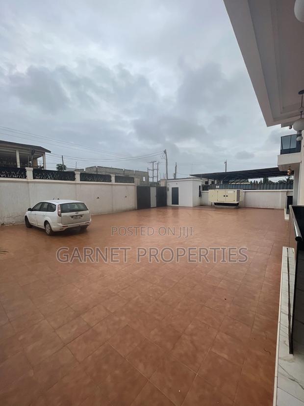 2bdrm Apartment in Garnet Properties, Airport Residential Area for rent photo 12