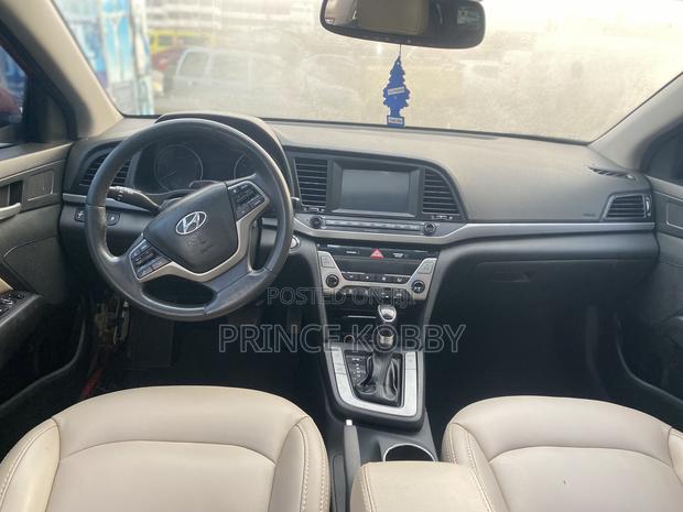 Hyundai Elantra 2017 Red photo 5