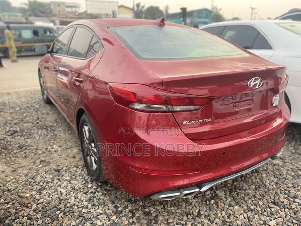 Hyundai Elantra 2017 Red photo 7