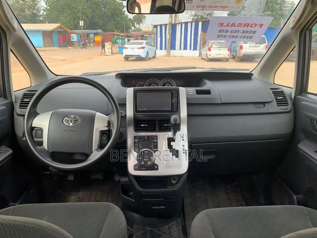 Toyota Voxy 2013 Beige