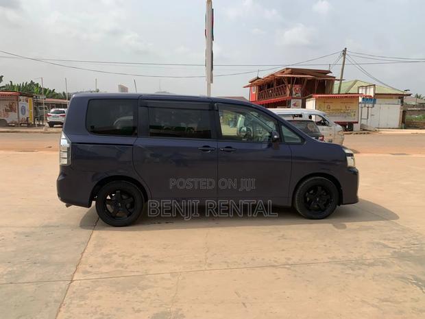 Toyota Voxy 2013 Beige