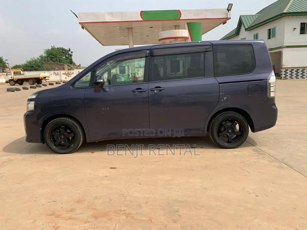 Toyota Voxy 2013 Beige