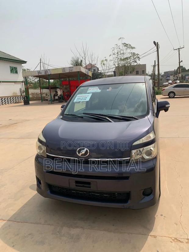 Toyota Voxy 2013 Beige