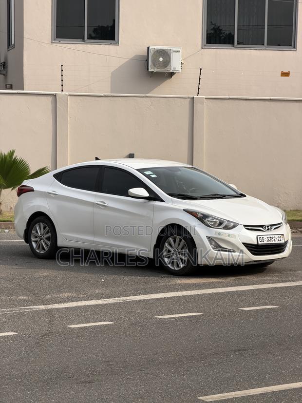 Hyundai Elantra SE Sedan FWD (1.8L 4cyl 6M) 2016 White photo 2