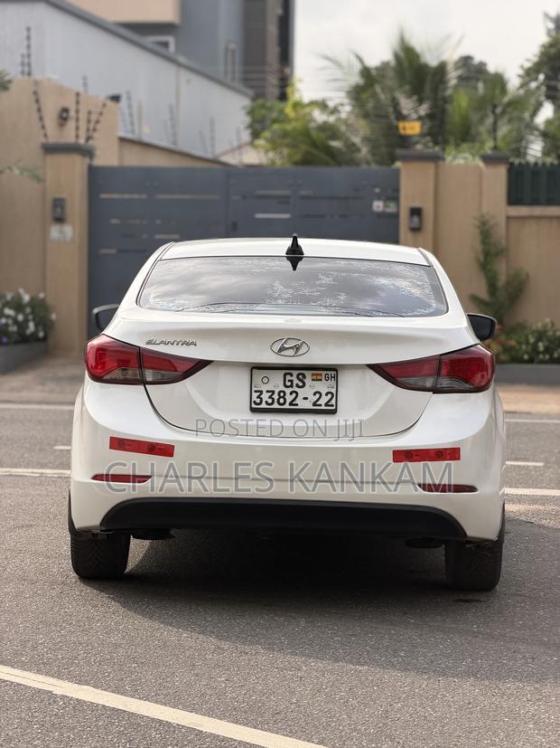 Hyundai Elantra SE Sedan FWD (1.8L 4cyl 6M) 2016 White photo 5