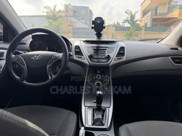 Hyundai Elantra SE Sedan FWD (1.8L 4cyl 6M) 2016 White photo 7