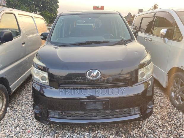 Toyota Voxy 2013 Black