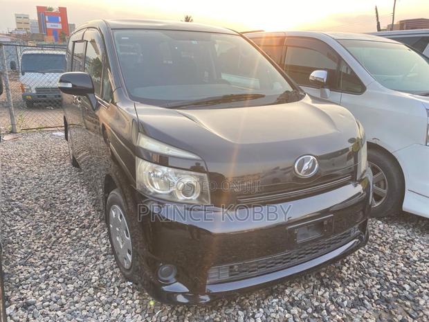 Toyota Voxy 2013 Black photo 2
