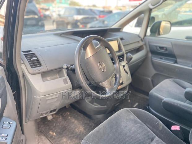 Toyota Voxy 2013 Black photo 8
